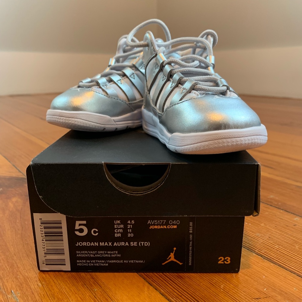 Jordan Max Aura SE Size 5c